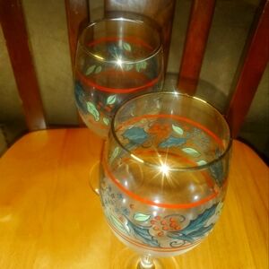 Gold rim holiday drinking glasses